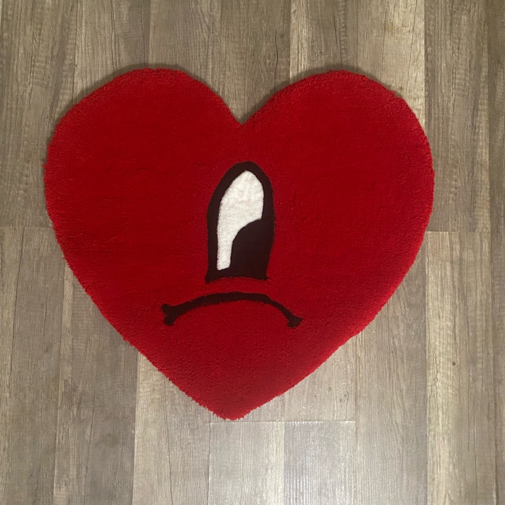 Bad bunny heart tufted rug 20x20